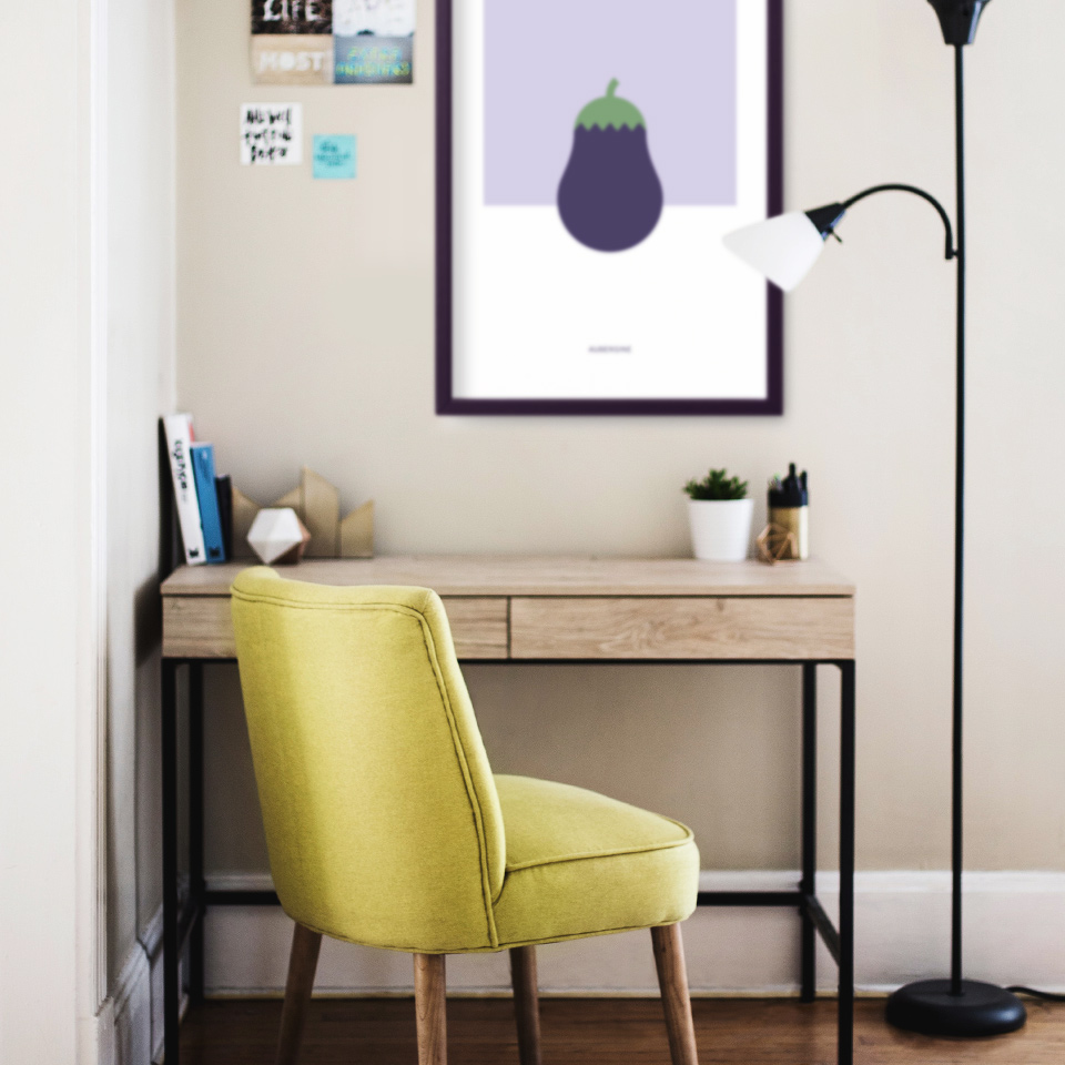 Póster Aubergine en un despacho