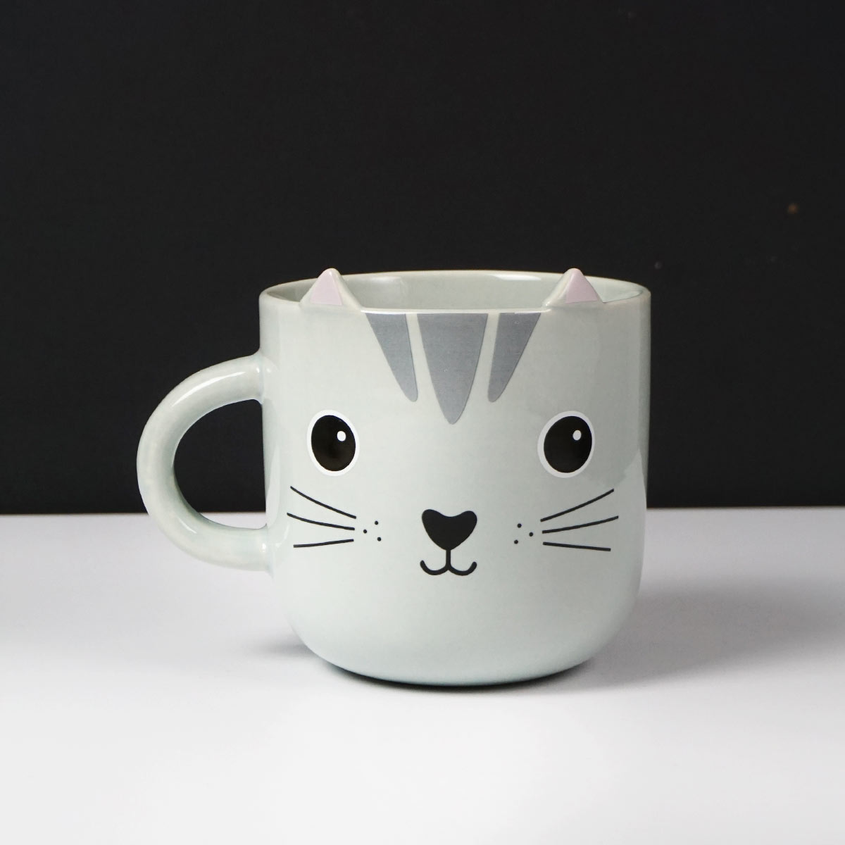Taza en forma de gato gris